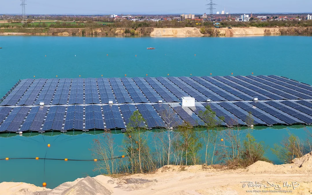 Solaranlage schwimmt auf dem Rodgau-See